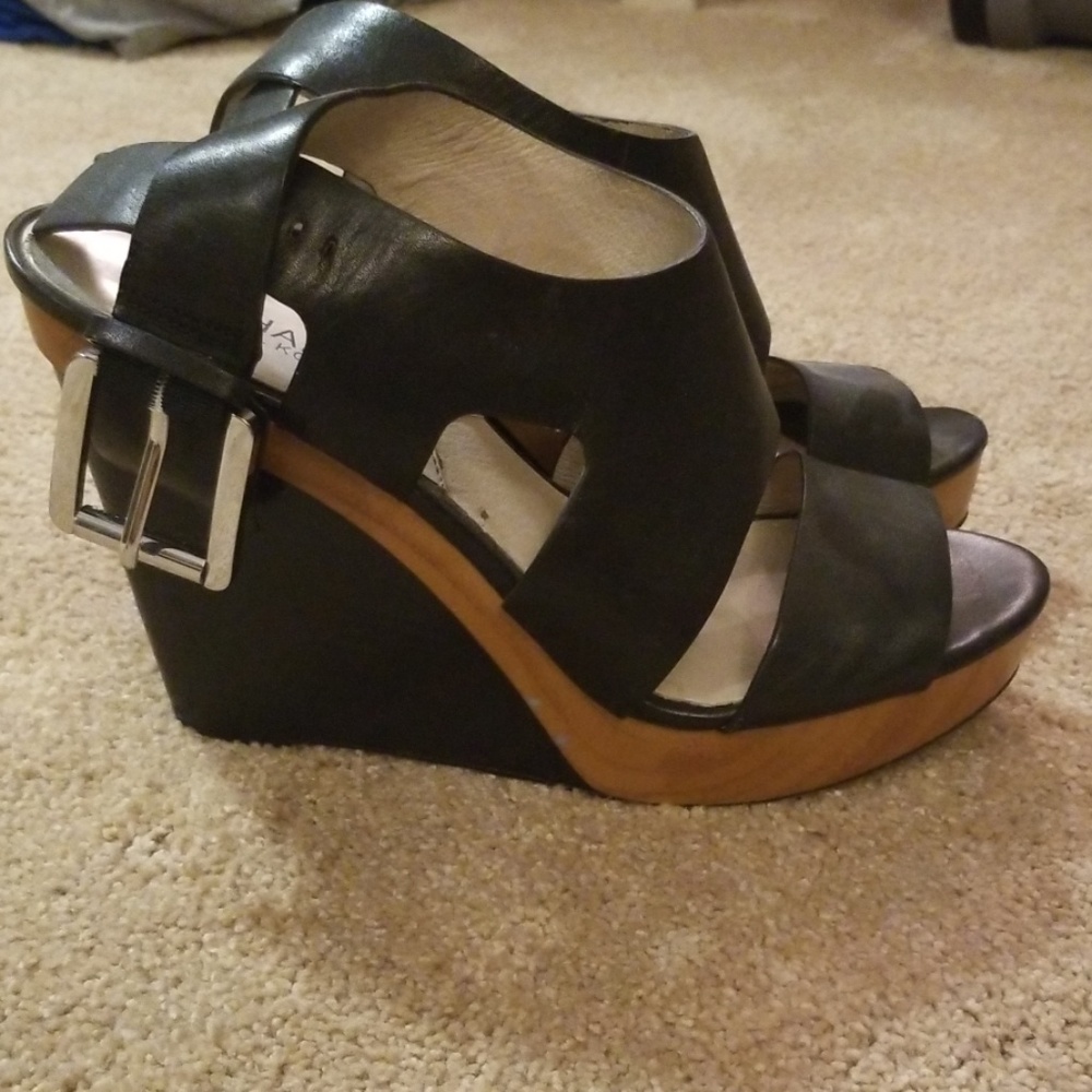 Great Conditon MICHAEL Michael Kors Wedge Sandal